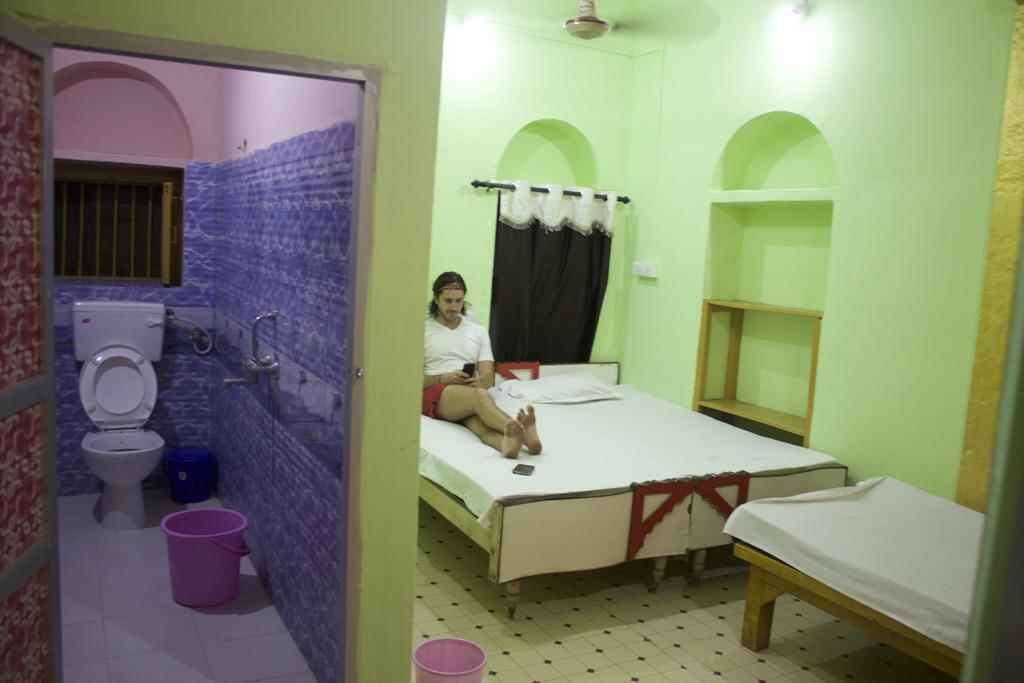 Yogi Lodge Varanasi Exterior foto