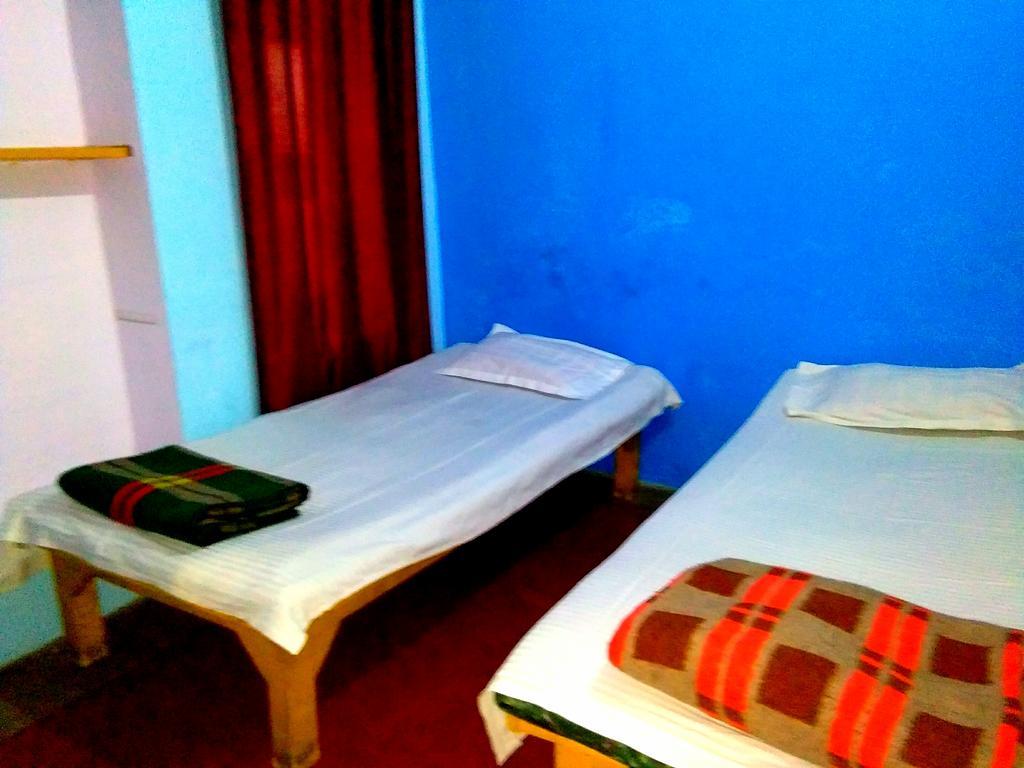 Yogi Lodge Varanasi Exterior foto